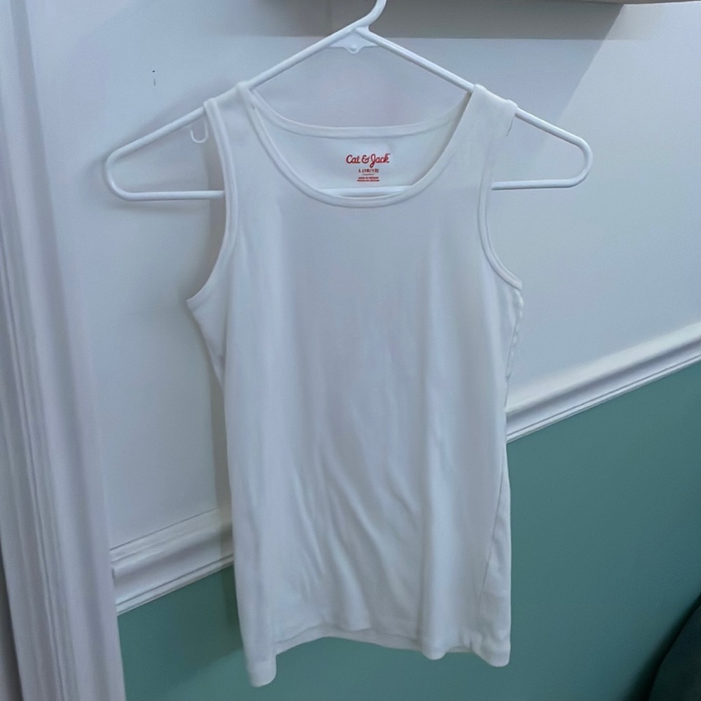 white tank top🤍
